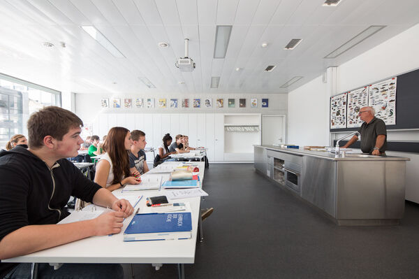 Eine Wand, ein Schrank, entworfen von<br>Felber Widmer Schweizer Architekten SIA AG, Aarau.